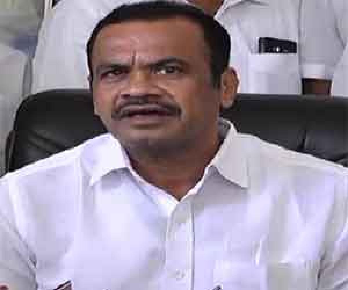 Congress MLA Komatireddy issued showcause notice